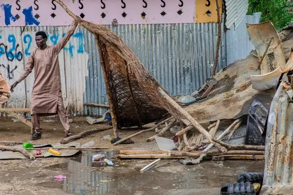 Démolition d’habitations insalubres à N'Djaména pour libérer les zones à risque.
