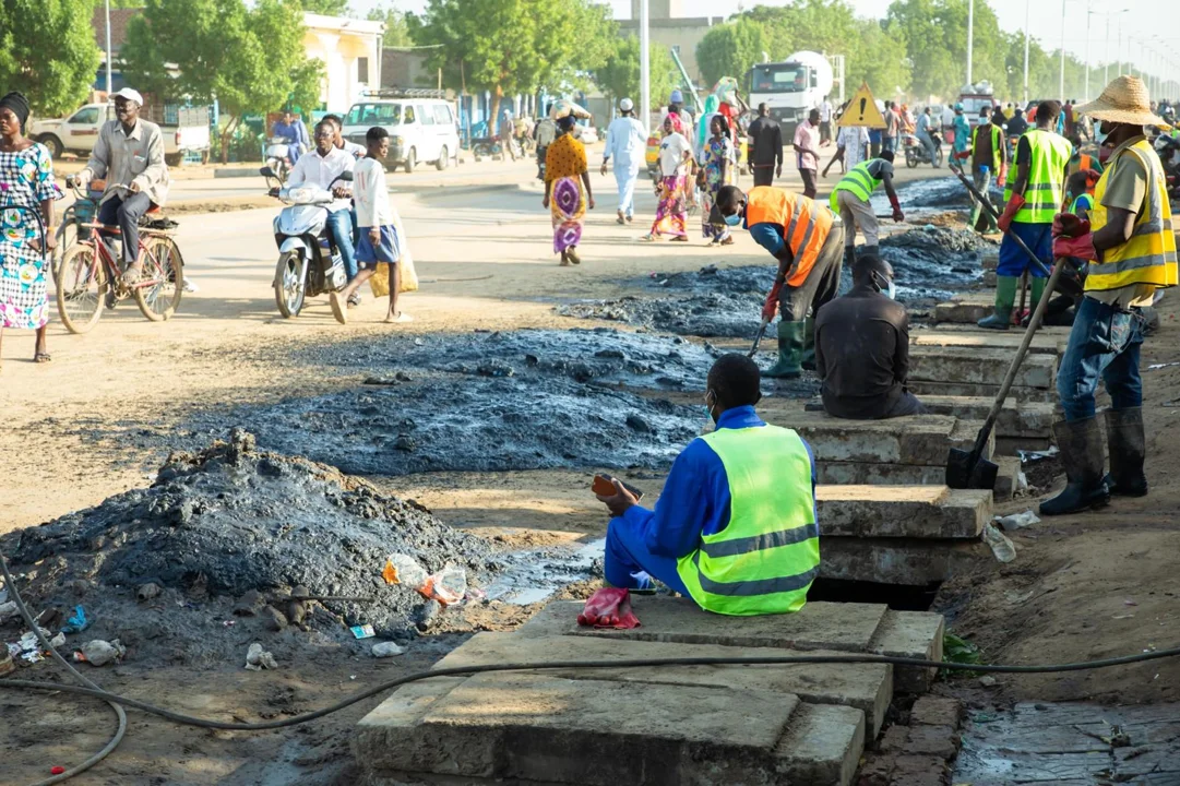 Travaux de nettoyage après inondations à N'Djaména.